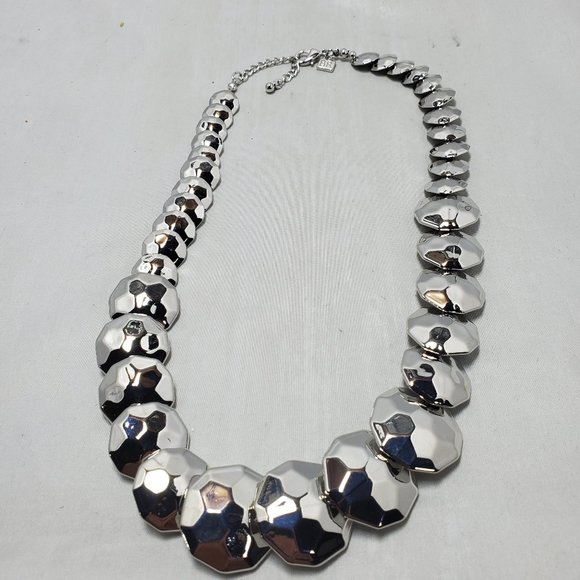 Banana Republic hammered silver disc necklace - Picture 6 of 6